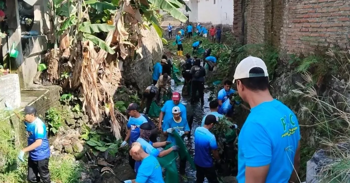 Jumat Bersih Sungai Kolaborasi PLC, Sungai Watch Dan FRB
