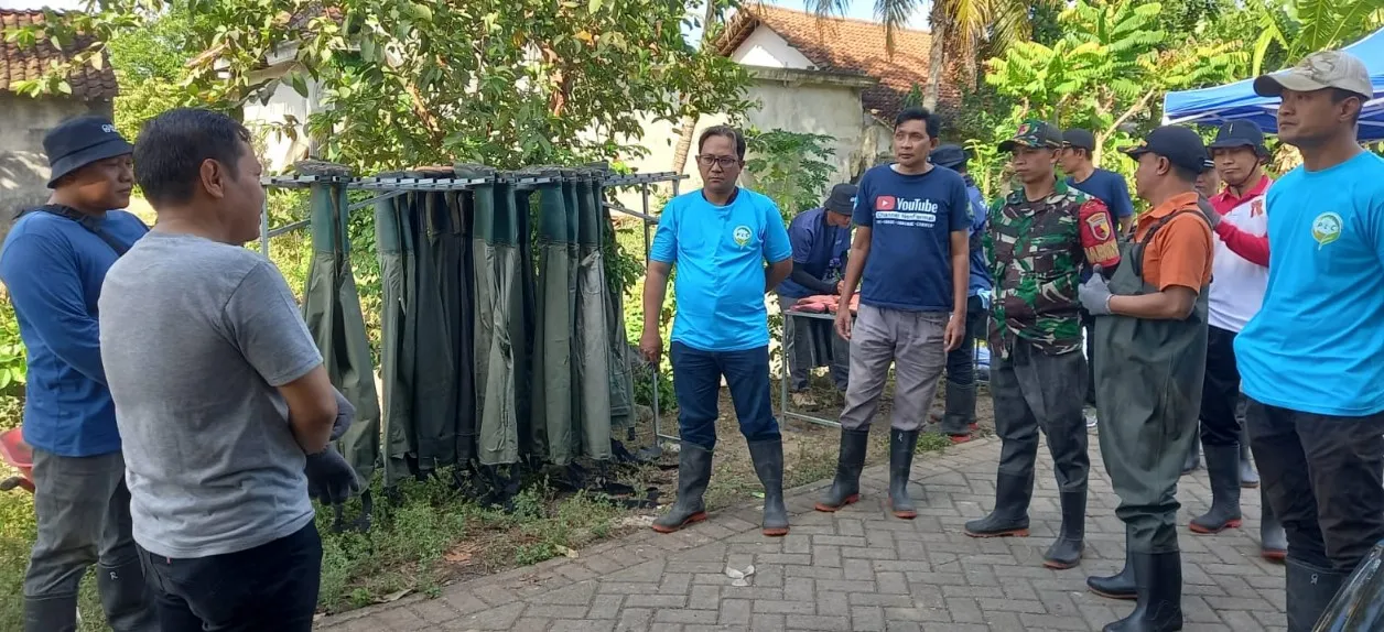 PLC dan Sungai Watch Kolaborasi Bersih – Bersih Kali Antisipasi  Banjir