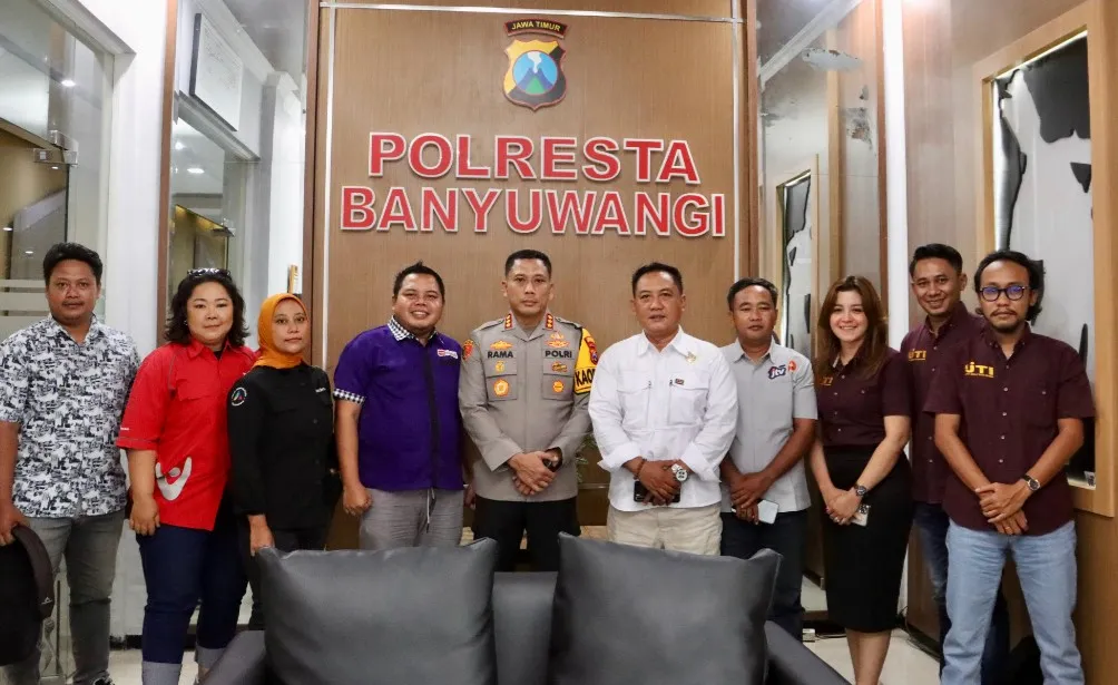 Kapolresta Banyuwangi Bersama Forkopimda Dan Dinas Terkait Lainnya Laksanakan Zoom Meeting Dengan Menteri Perhubungan Dan Kapolri Pastikan Kesiapan Nataru