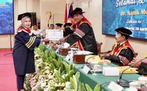 Perhutani Banyuwangi Selatan bersama Forkopimka Siliragung Bagikan Ratusan Paket Sembako untuk Pekerja Sadapan di Momentum Lebaran Idul Fitri