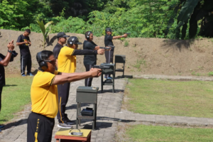 Semangat Soliditas Tanpa Batas, Kapolresta Banyuwangi dan Marinir Gelar Olahraga Bareng di Puslatpurmar Lampon