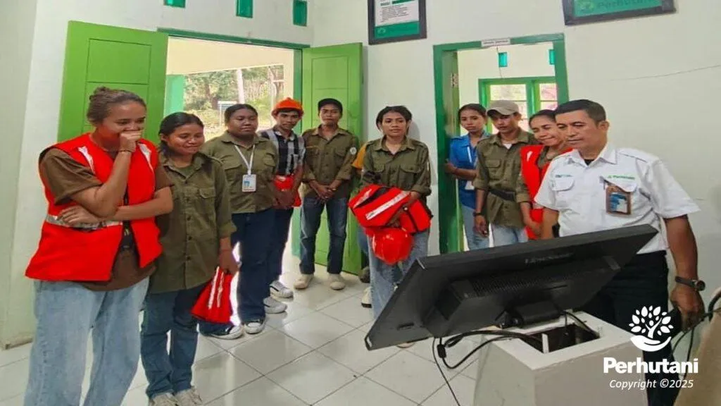 Mahasiswa Kupang Belajar Jualan Kayu Online, Perhutani Banyuwangi Selatan Buka Rahasia “Lapak Asik”