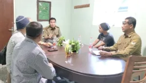 Ngopi di Tengah Hujan, Para Pemred dan Perhutani Banyuwangi Sepakat Kolaborasi Jaga Hutan Lewat Berita Positif