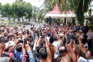 Pak Lek Suwito, Mestinya Anda Jangan Ngluntruk