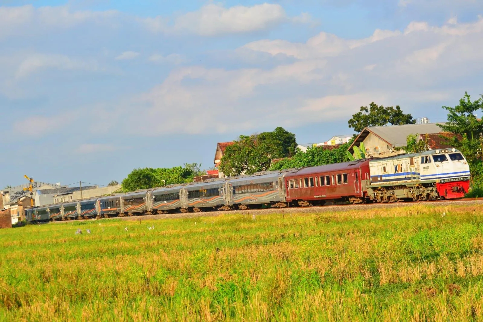 Ancaman Abu Vulkanik Semeru! KAI Daop 9 Jember Siagakan Tiga Stasiun dan Perketat Patroli Jalur Kereta
