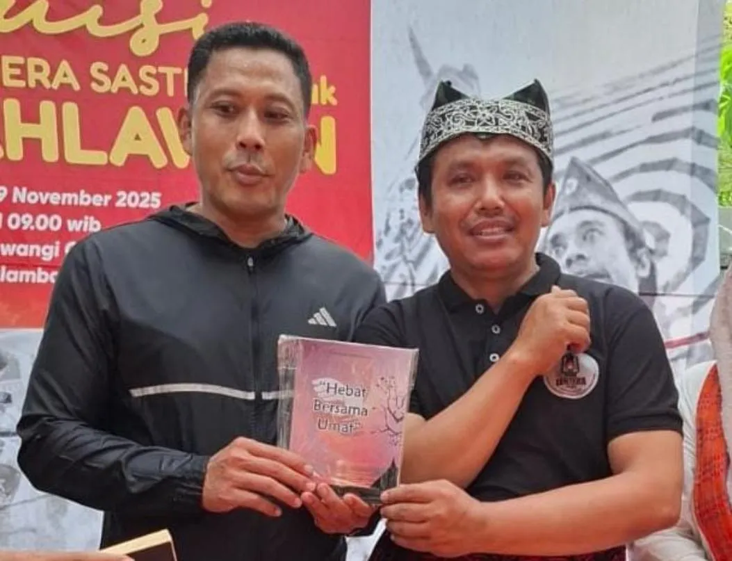 Rangkaian Puisi untuk Pahlawan: DKB, Lentera Sastra, dan BCM Rayakan Hari Pahlawan di Taman Blambangan