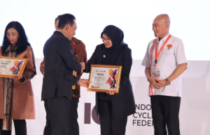 Konsistensi Banyuwangi Gelar Balap Sepeda Dunia Diganjar Penghargaan PB ISSI, Menpora Sebut Jadi Teladan Nasional