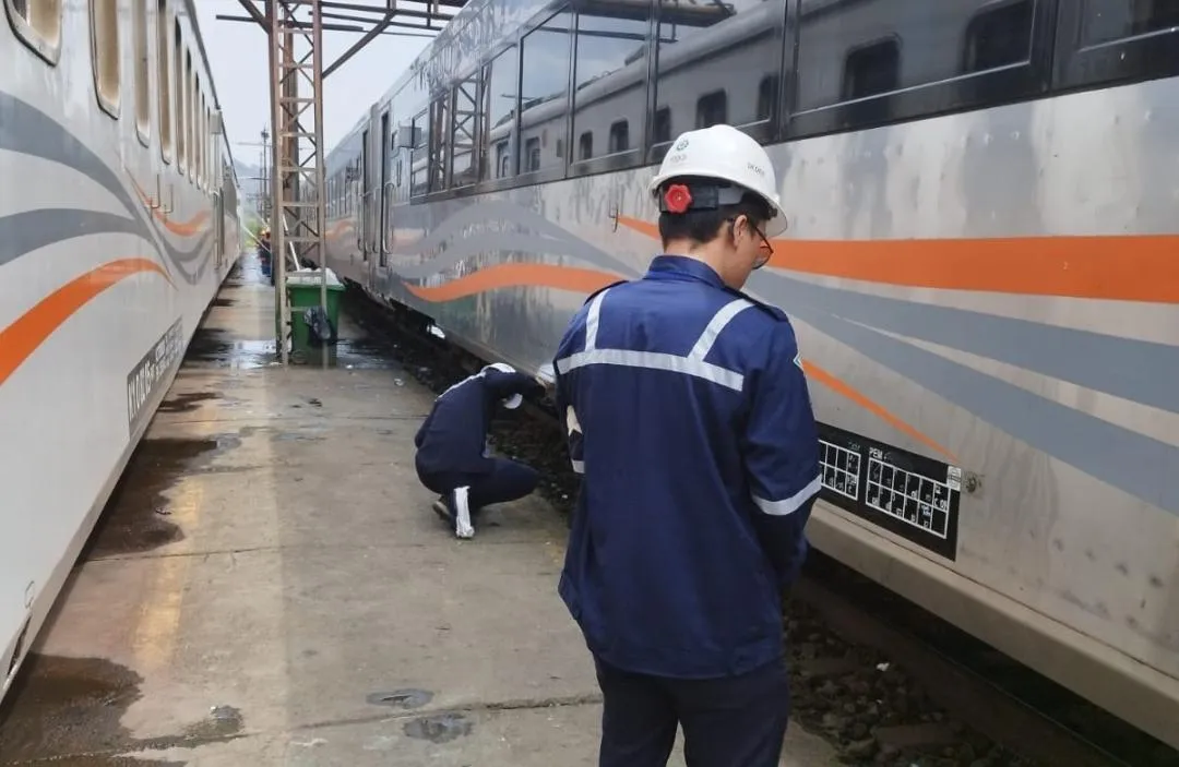 Jelang Libur Nataru, KAI Daop 9 Jember & DJKA “Sisir” Kereta Satu per Satu: Pastikan Tak Ada yang Cacat Operasi!
