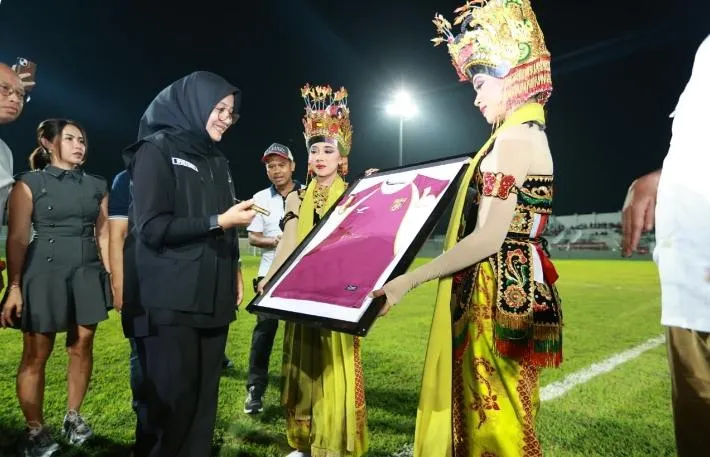Ribuan Suporter Memenuhi Stadion Saat Persewangi Perkenalkan Skuad Baru, Ipuk Fiestiandani Beri Harapan Tinggi