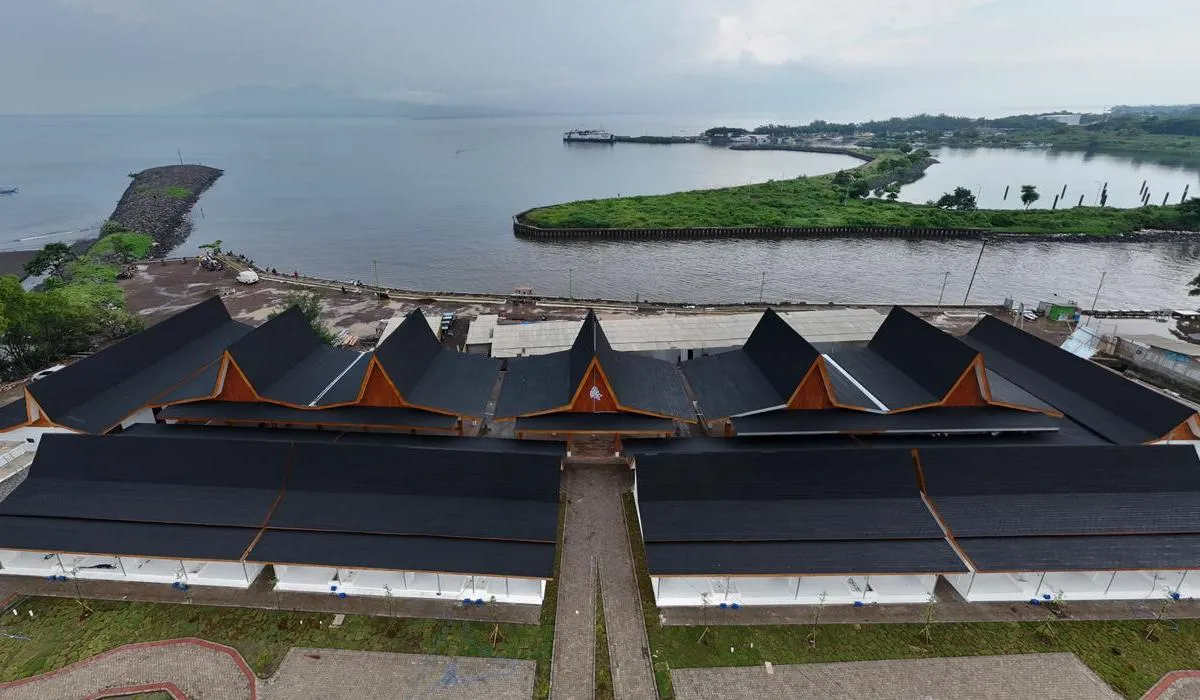 Kampung Nelayan Merah Putih Banyuwangi Dengan Konsep Wisata Kuliner Seafood Pesisir Modern