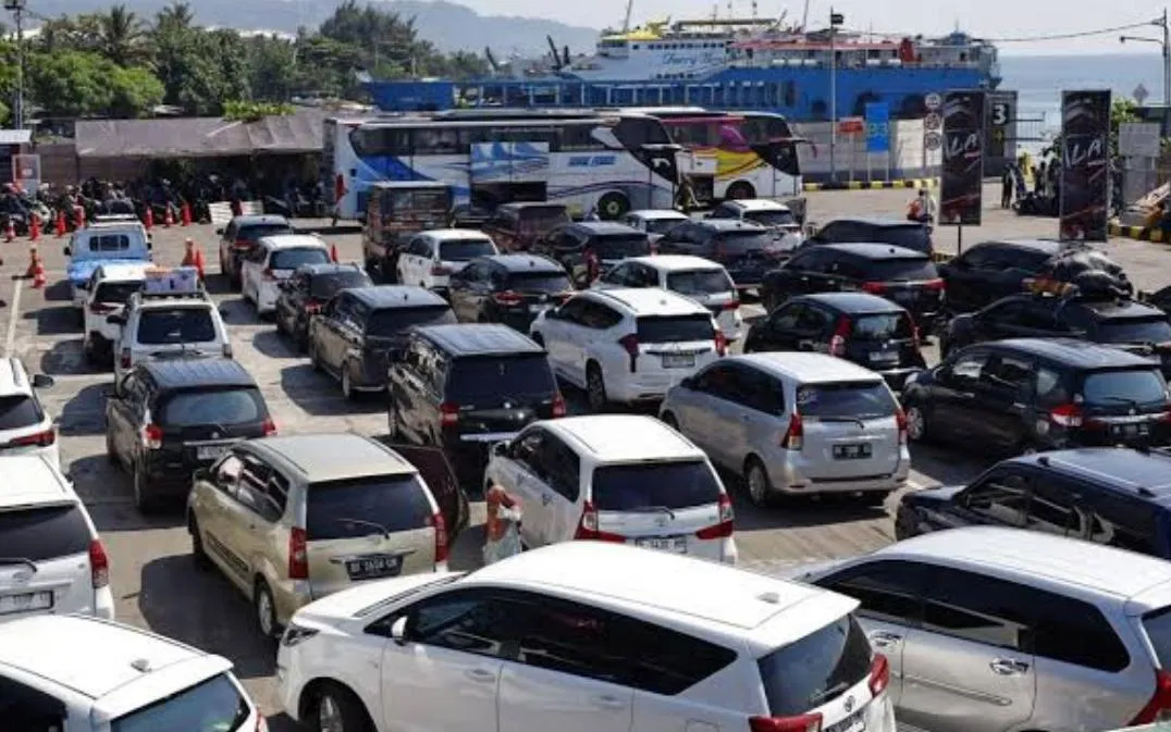 Dipantau dari Udara, Puncak Arus Balik Ketapang 2026 Tetap Terkendali Meski Padat