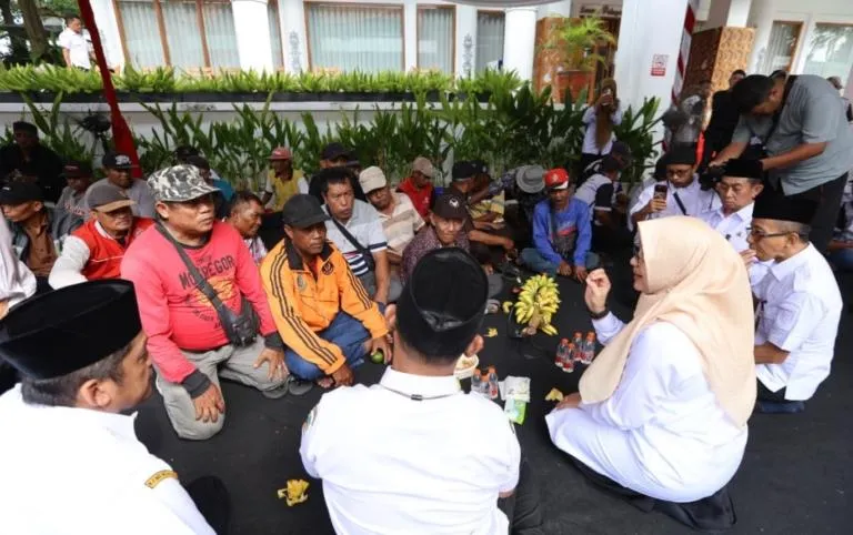 Bupati Banyuwangi Gelar Halal Bihalal Penuh Keakraban Bersama Pengemudi Becak, Angkot, dan Ojol