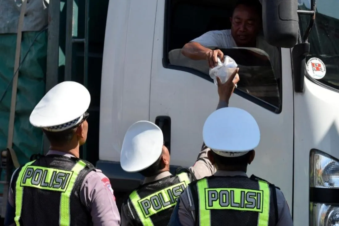 Dari Macet Parah ke Lancar! Polisi Banyuwangi Tuai Apresiasi usai Urai Kemacetan Ketapang