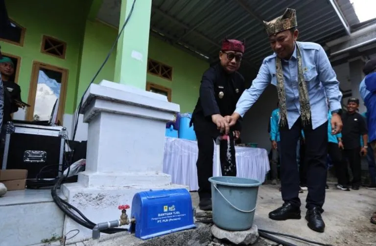Warga Desa Kebondalem Dapat Air Bersih Gratis, PLN Gelontorkan Rp200 Juta untuk 50 Sambungan Rumah